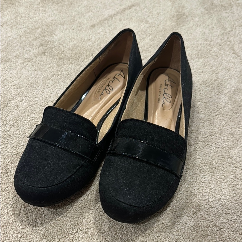 Abella Women's Black Loafers